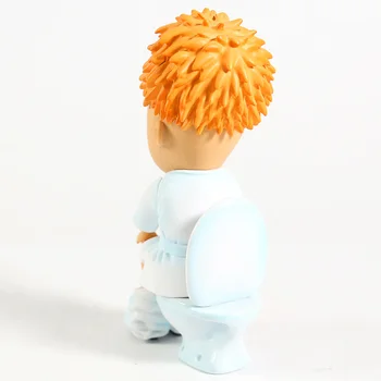 Un Om Pumn Saitama Sensei Așezat pe Toaletă din PVC Figura de Colectie Model de Jucărie